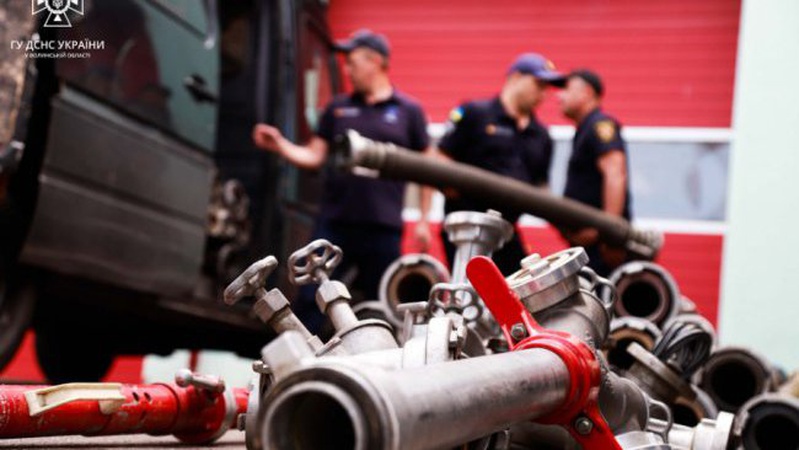 Волинські рятувальники отримали пожежно-технічне обладнання від благодійників з Німеччини