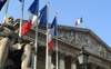 За попередніми результатами, ліві випереджають блок Макрона на парламентських виборах у Франції