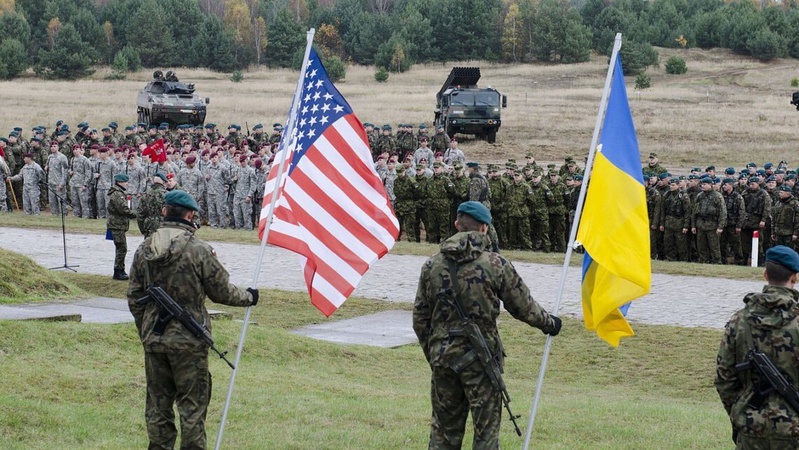 Новий пакет військової допомоги від США: під ударом – Джанкойський аеродром і лінії постачання рф на сході України