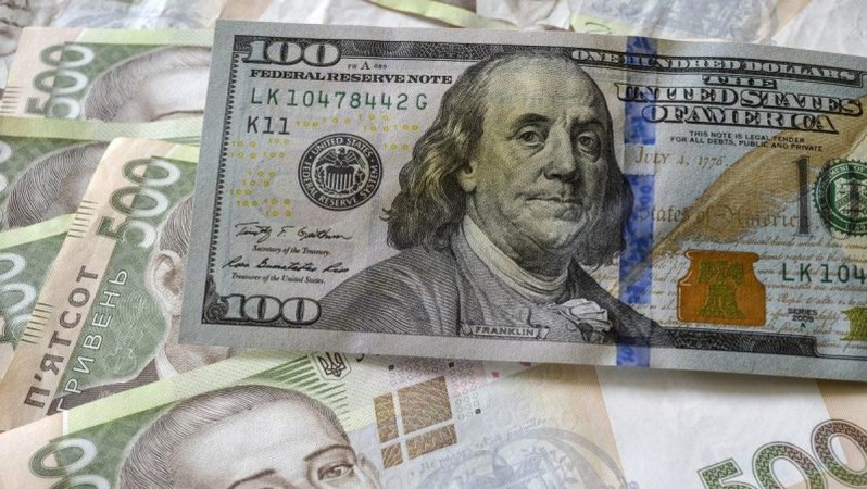 Курс долара в Україні буде заморожений до кінця війни