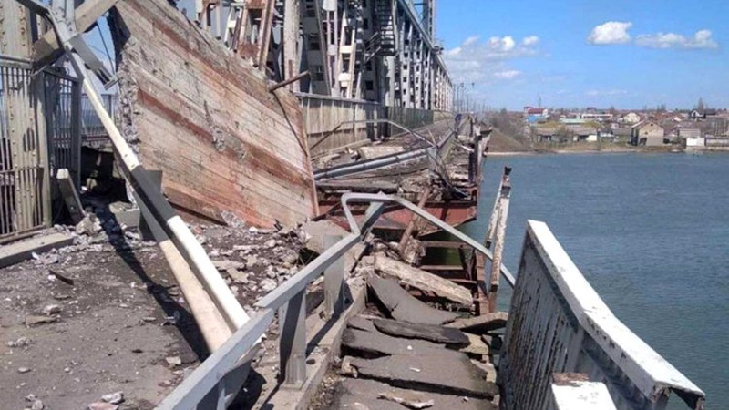 Рашисти знову били ракетами по мосту через Дністровський лиман