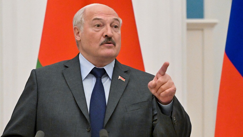 Лукашенко заявив, що на білорусь летіли ракети з України