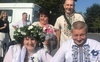 Подвійне весілля: у Луцькому геріатричному пансіонаті взяли шлюб дві закохані пар