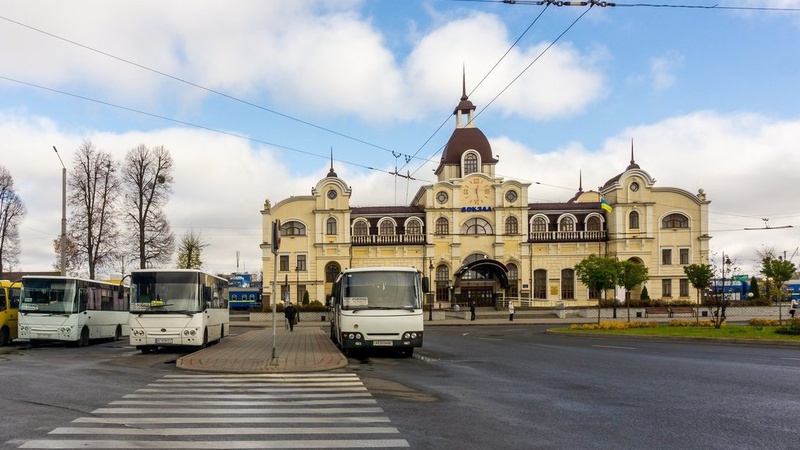 У Луцьку приміським автобусам заборонятимуть відстій біля залізничного вокзалу
