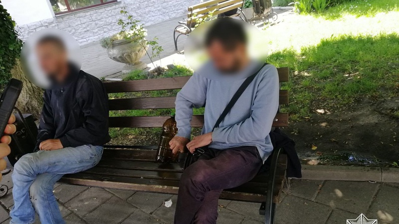 У Луцьку небайдужий чоловік викликав поліцію, через двох п’яних молодиків