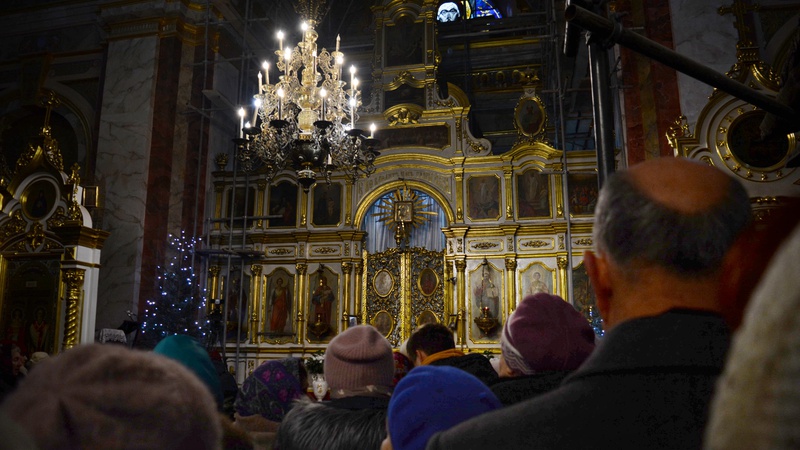 У Луцьку на перше різдвяне богослужіння 25 грудня прийшли сотні людей