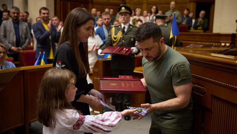 Дружина і донька танкіста з Волині отримала посмертний орден «Героя України»