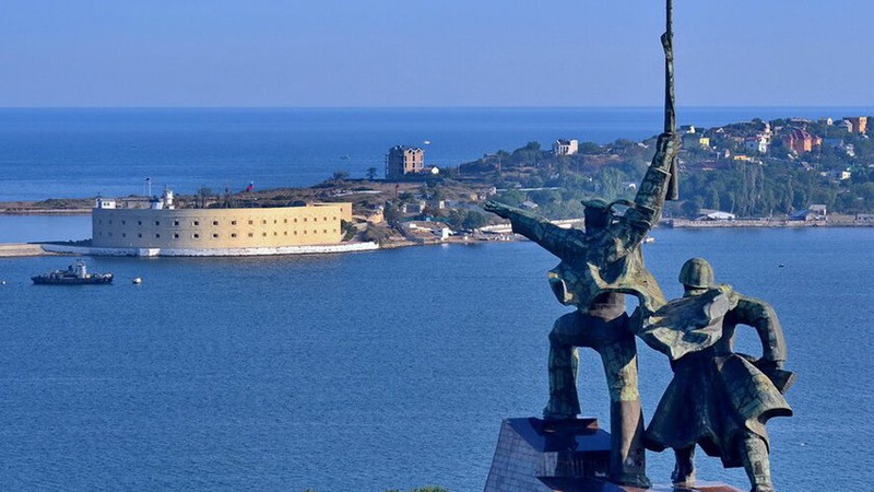 Морські дрони атакували тимчасово окупований Севастополь