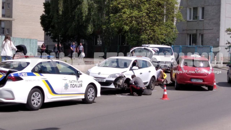 У Луцьку на Ветеранів – ДТП за участю таксі. ФОТО