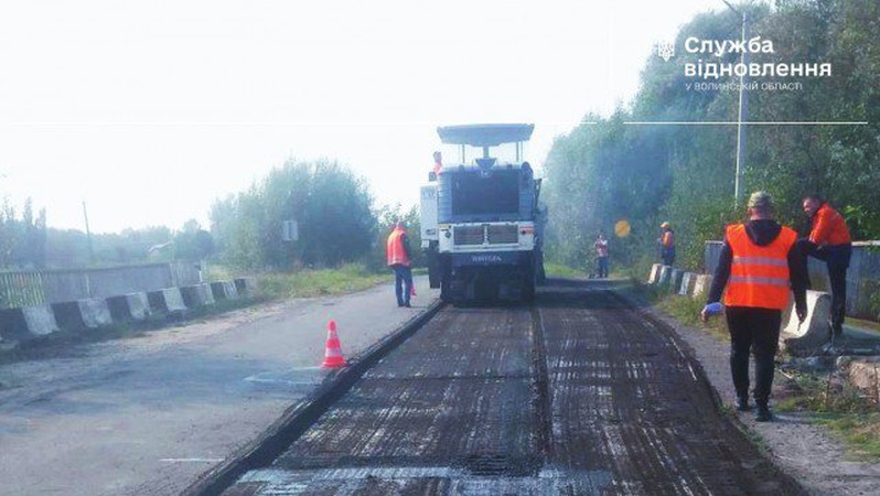 На Волині ремонтують міст на найдовшій дорозі області