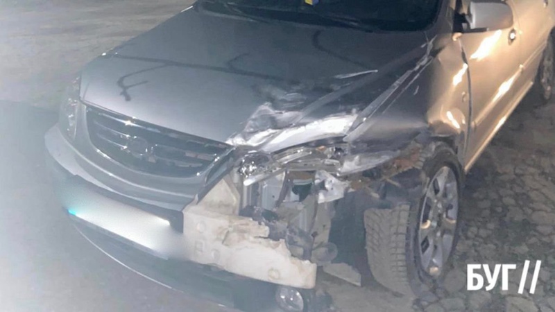 Знайшли водія, який розтрощив припарковане авто у Нововолинську