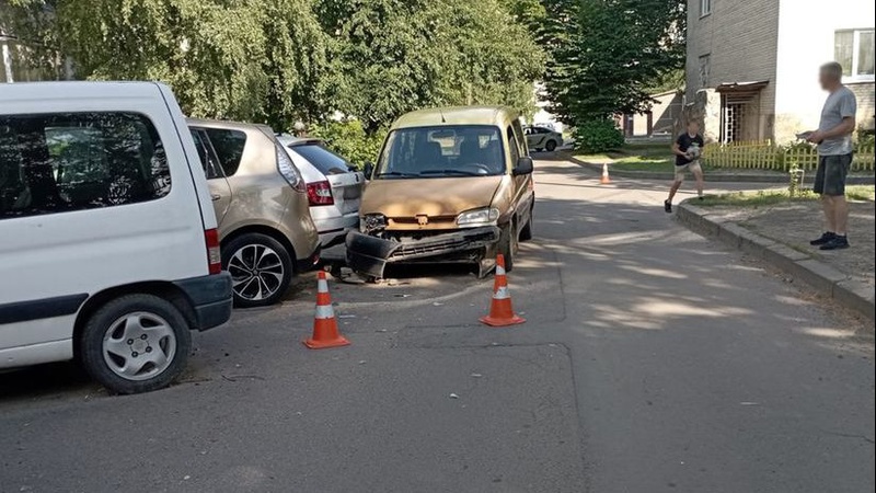 У Луцьку ДТП: під колеса Peugeot потрапила пішохідка