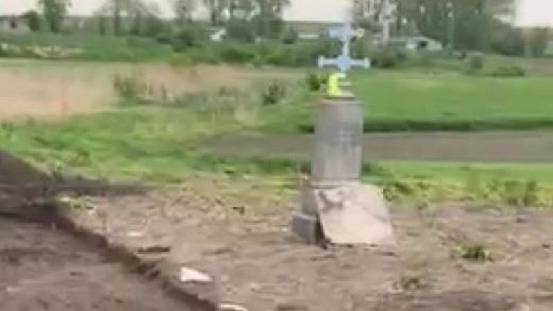 Скандал у селі на Волині: хто веде незрозумілі розкопки на місці старої церкви