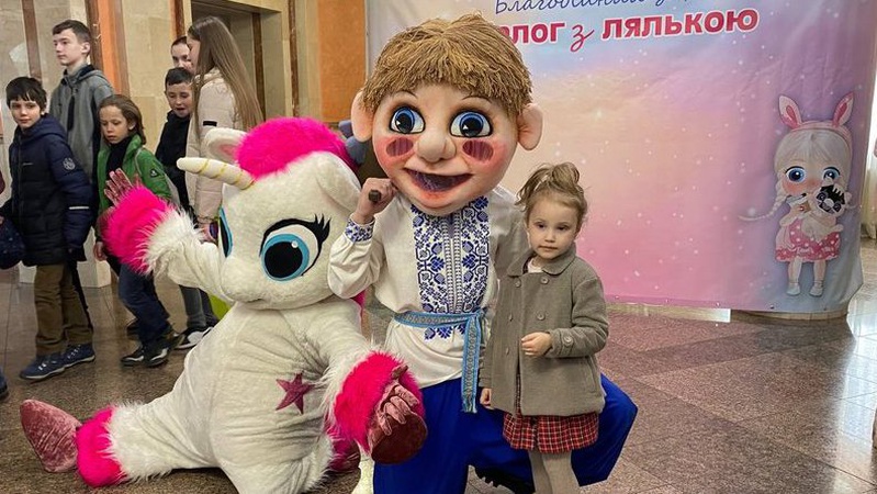 Вісім аматорських театрів показали у Луцьку вистави для дітей