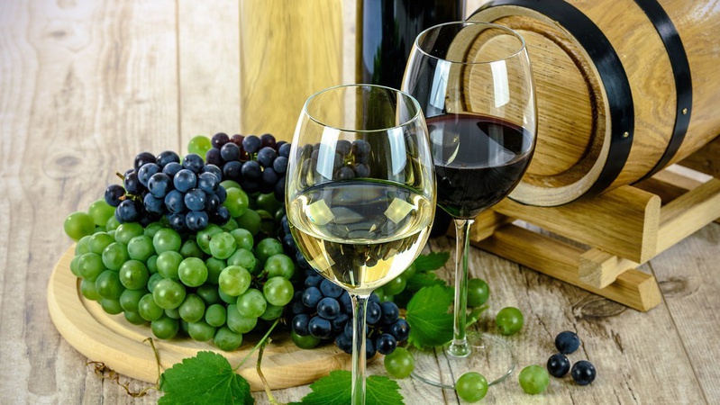 52% алкоголю українці споживають у формі горілки, як вино лише 5%