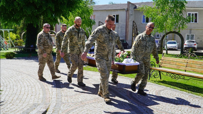 У Володимирі попрощалися із померлим воїном Ігорем Стецюком