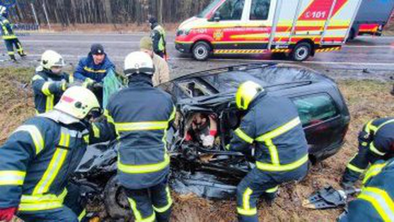 ДТП у Луцькому районі: водія вирізали рятувальники. ФОТО