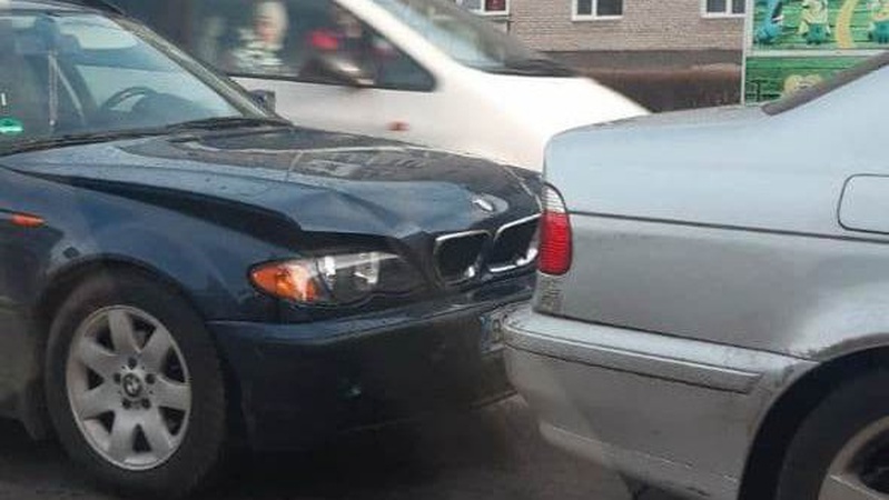 У Володимирі аварія: зіткнулись дві автівки BMW
