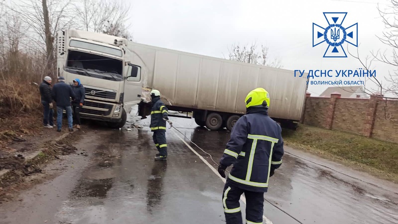Вантажівка потрапила в ДТП поблизу Луцька