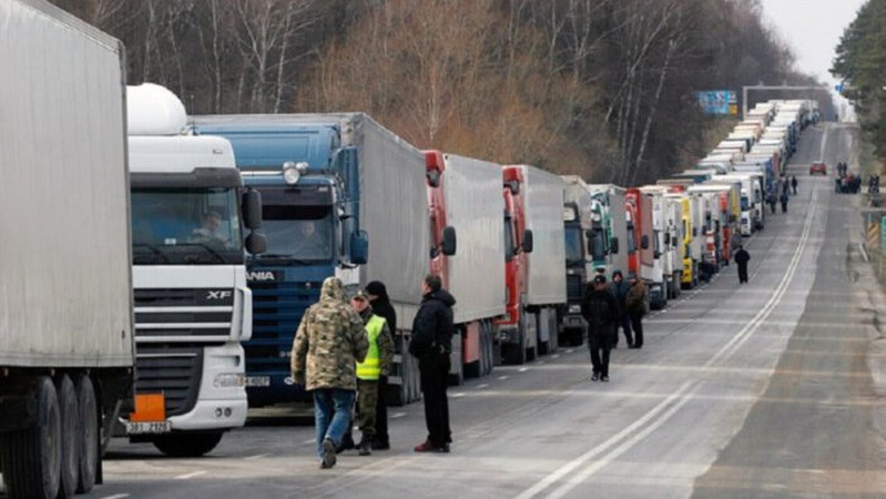 Блокада кордону: скільки коштів може втратити Україна