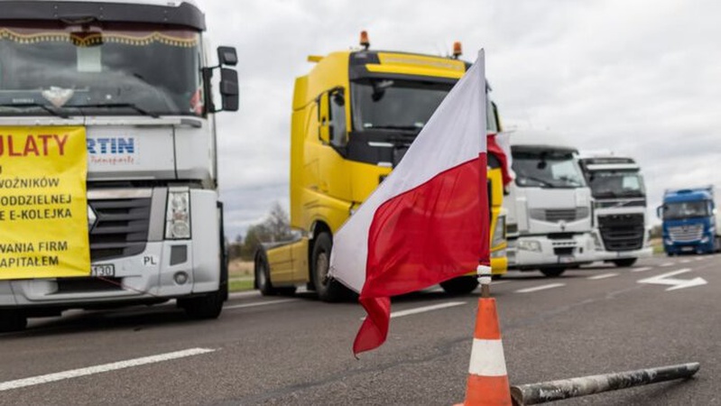 Нова блокада на польсько-українському кордоні: митники розповіли деталі