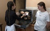 «Готуємо з хорошими думками»: підлітки з Луцька спекли для військових понад 600 кілограмів хліба