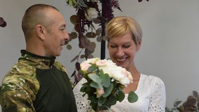 УЛуцьку одружився військовий зі своєю коханою. ФОТО