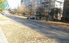 Недоблагоустрій на Кравчука: розбитий тротуар засипало осіннім листям