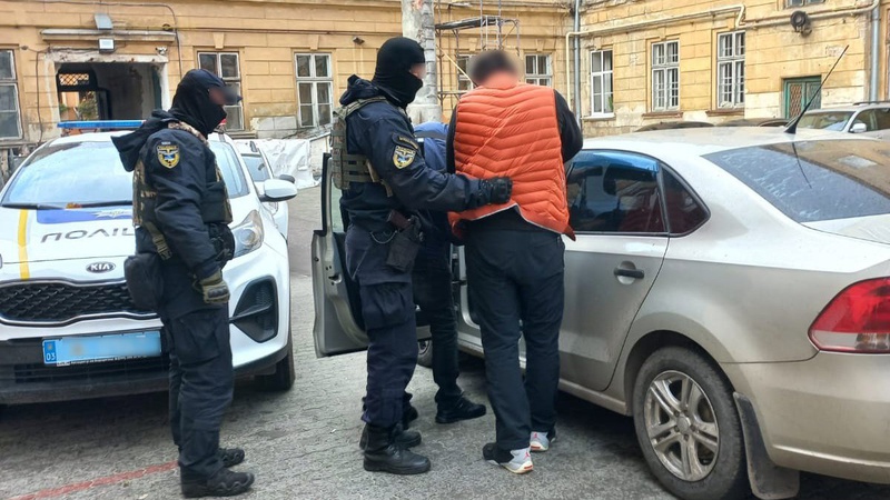 Помста через ревнощі: правоохоронці знайшли чоловіка, який підпалив автомобіль лучанину