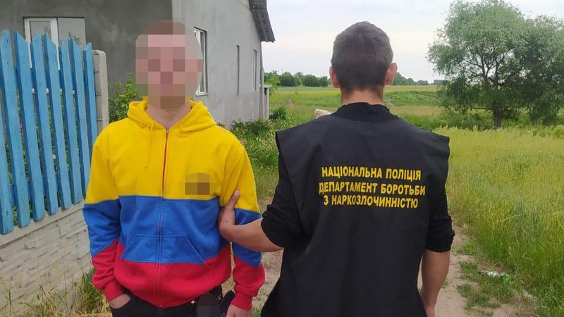 Затримали 21-річного хлопця, який розкидав «закладки» наркотиків у Ківерцях. ФОТО