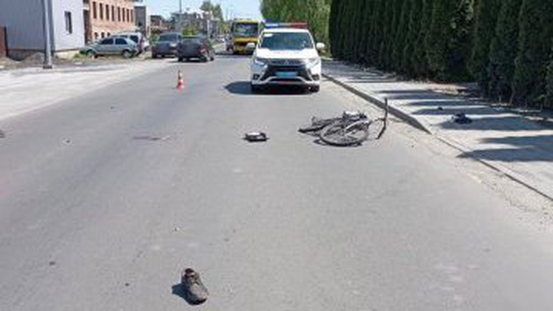 ДТП у Луцьку: автомобіль збив велосипедиста, потерпілий помер у лікарні