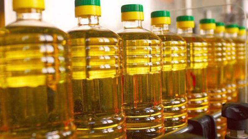 Торгові мережі формують свій профіцит внаслідок націнки, – експерт про різницю цін на соняшникову олію в Україні та Чехії