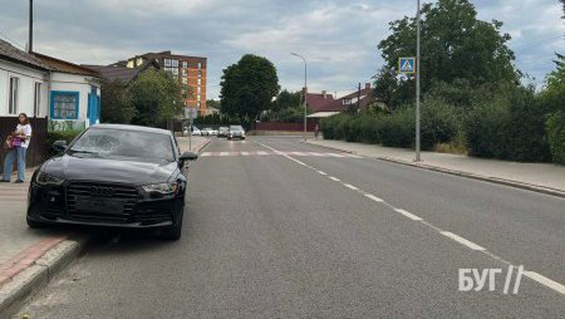 На Волині вчителька з Києва на Audi виїхала на тротуар та збила двох дівчат: суд покарав її умовно