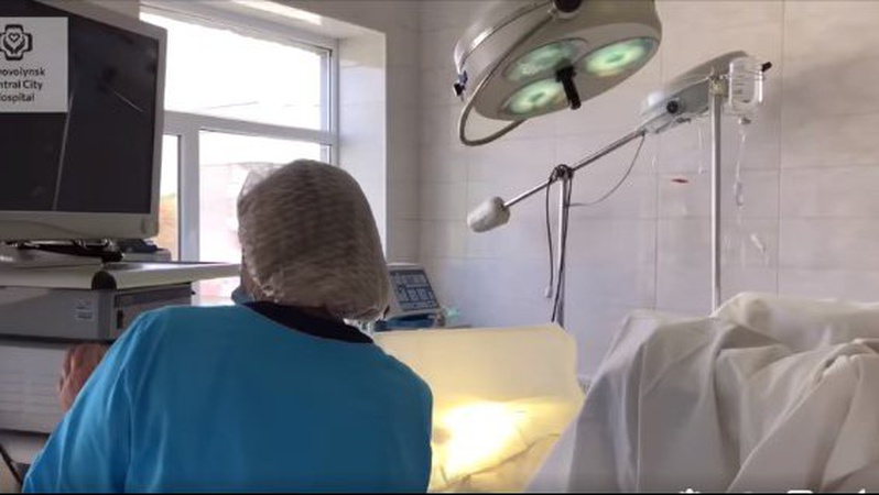 У Нововолинську за допомогою нового обладнання успішно прооперували жінку з діагнозом «рак сечового міхура»