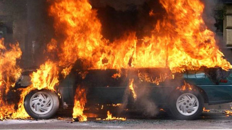 У Луцьку загорівся автомобіль: назвали ймовірну причину пожежі