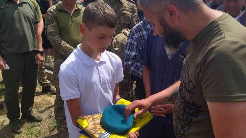 Неповнолітній син залишився сиротою: на Волині попрощалися із загиблим Героєм