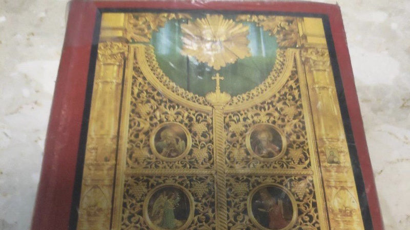 Волинські митники вилучили старовинне Євангеліє, видане в росії