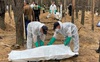 Поліція назвала нову кількість тіл, які ексгумували в Ізюмі