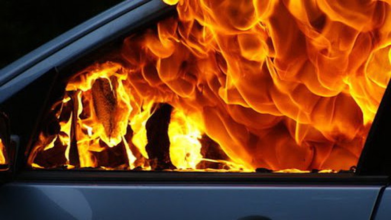 Поліція прокоментувала деталі загоряння двох автомобілів у Луцьку
