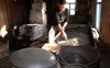 Відновлює сімейне ремесло: 19-річний волинянин займається ливарством, виготовляючи посуд з алюмінію. ВІДЕО