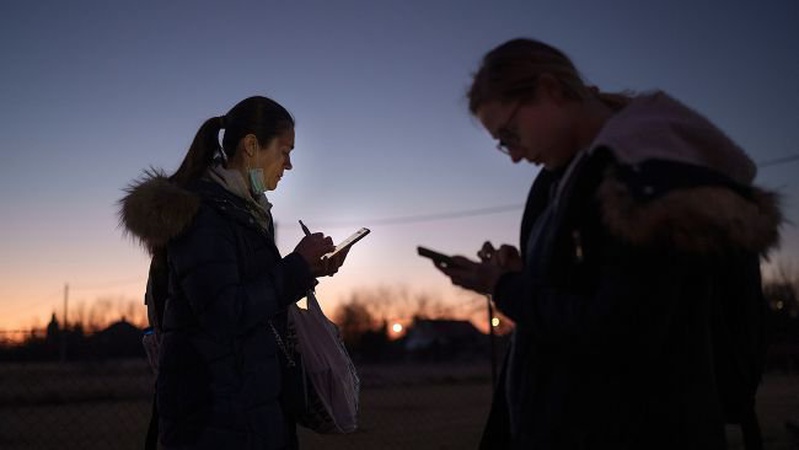 Україні через обстріли загрожує точкове покриття мобільної мережі: що це означає