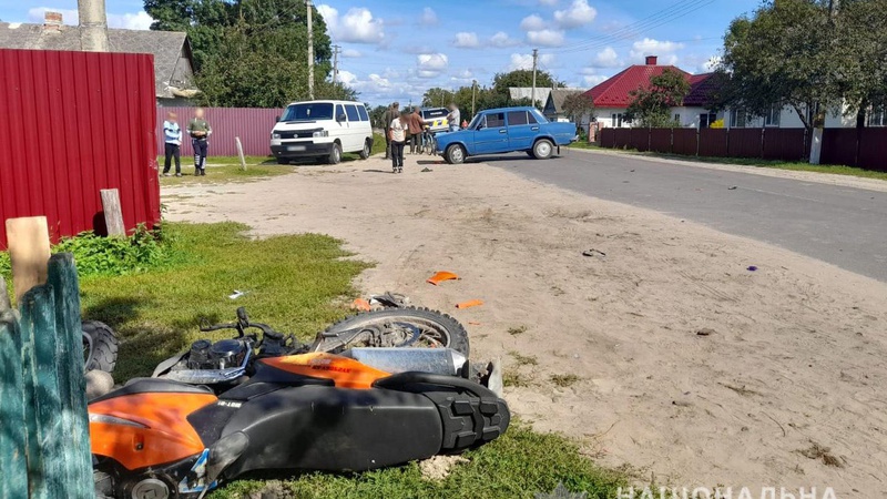 На Волині в аварії постраждав 25-річний мотоцикліст: чоловік в реанімації