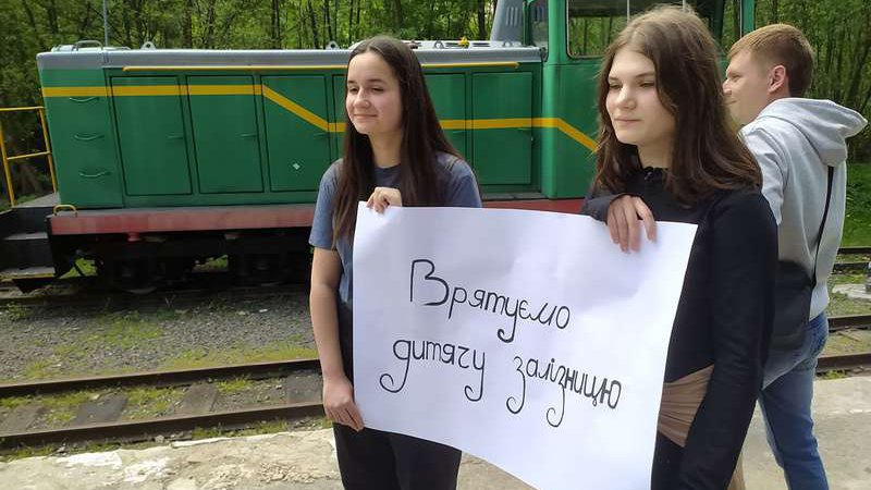 Мітинг у Луцьку: люди вимагають зберегти дитячу залізницю