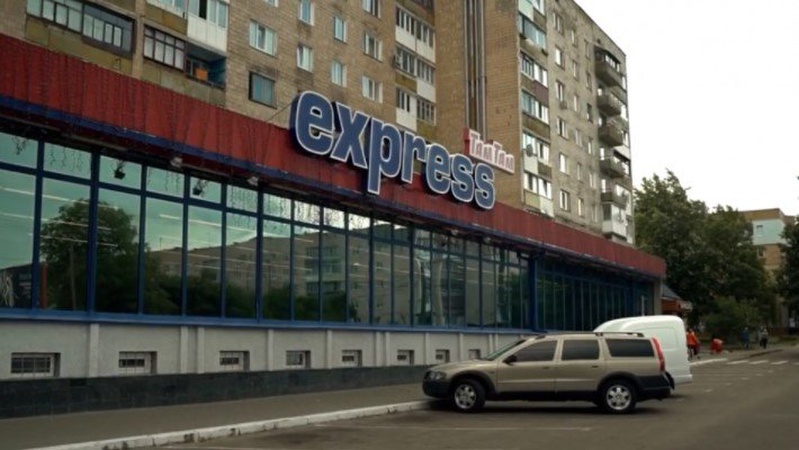 Сморід катастрофічний: у Луцьку працівники одного із супермаркетів створили гадючник