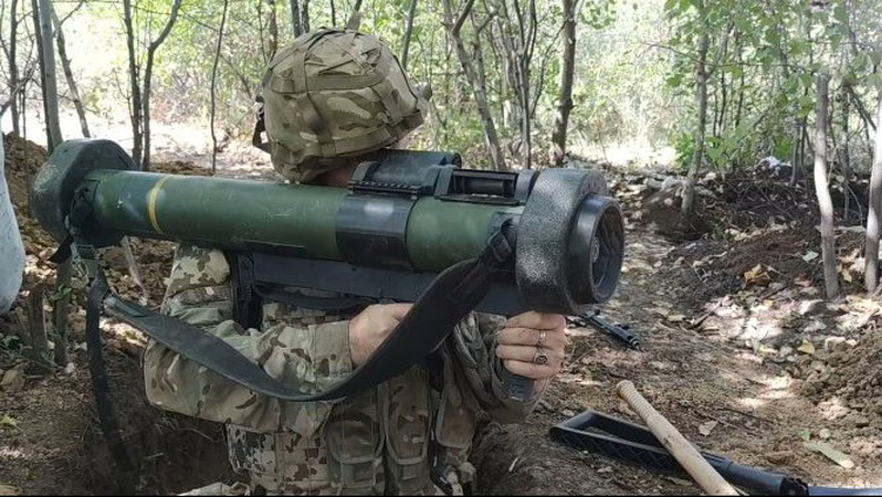 Волинські тероборонівці насипають окупатам з гранатометів у лісі на Луганщині