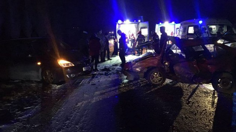 На трасі Луцьк-Володимир зіткнулися 5 авто: одна людина загинула. ФОТО