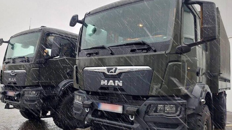 Україна отримала нові вантажівки та «швидкі» від ЄС