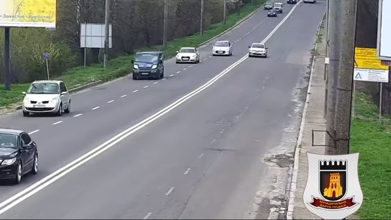 Камери відеоспостереження зафіксували порушення правил водієм легковика у Луцьку