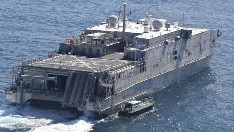 Корабель ВМС США Yuma прямує до Чорного моря