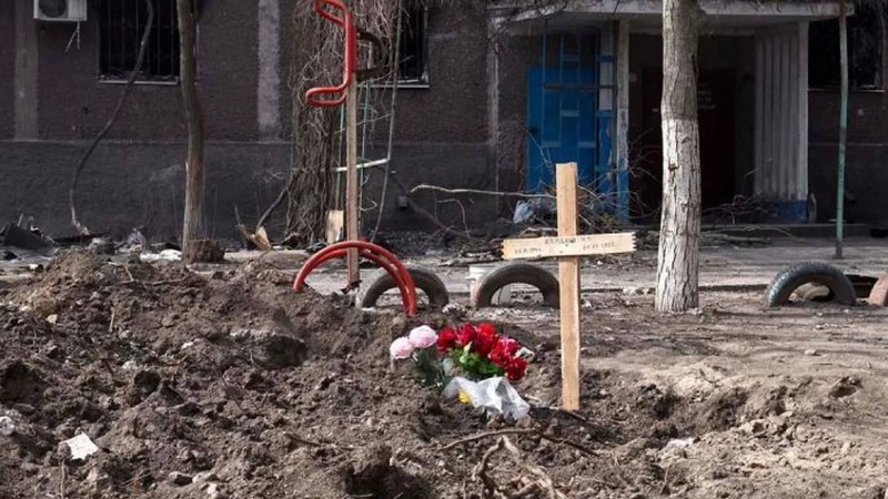 У Маріуполі російські окупанти почали ексгумацію тіл похованих у дворах житлових будинків цивільних людей, – міськрада